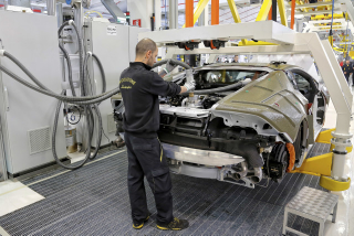 Illustration for article titled El minucioso proceso de construir un Lamborghini, foto a foto